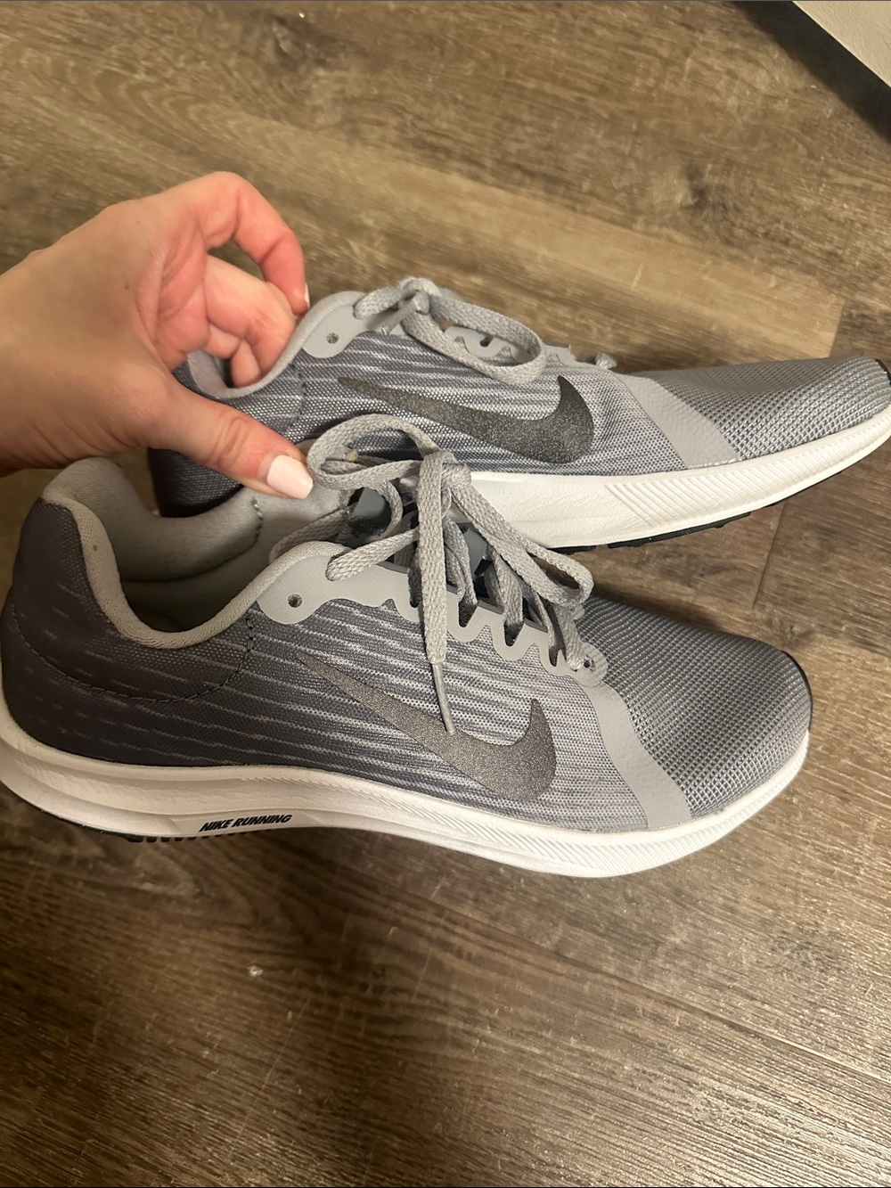 Nike Light Gray Mesh Running Shoes with Dark Gray Swoosh
